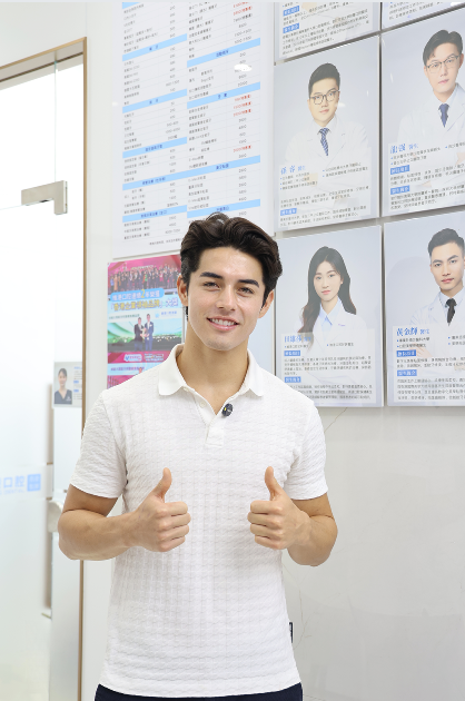 Joao因為牙齒問題嚟到維港口腔尋求治療
